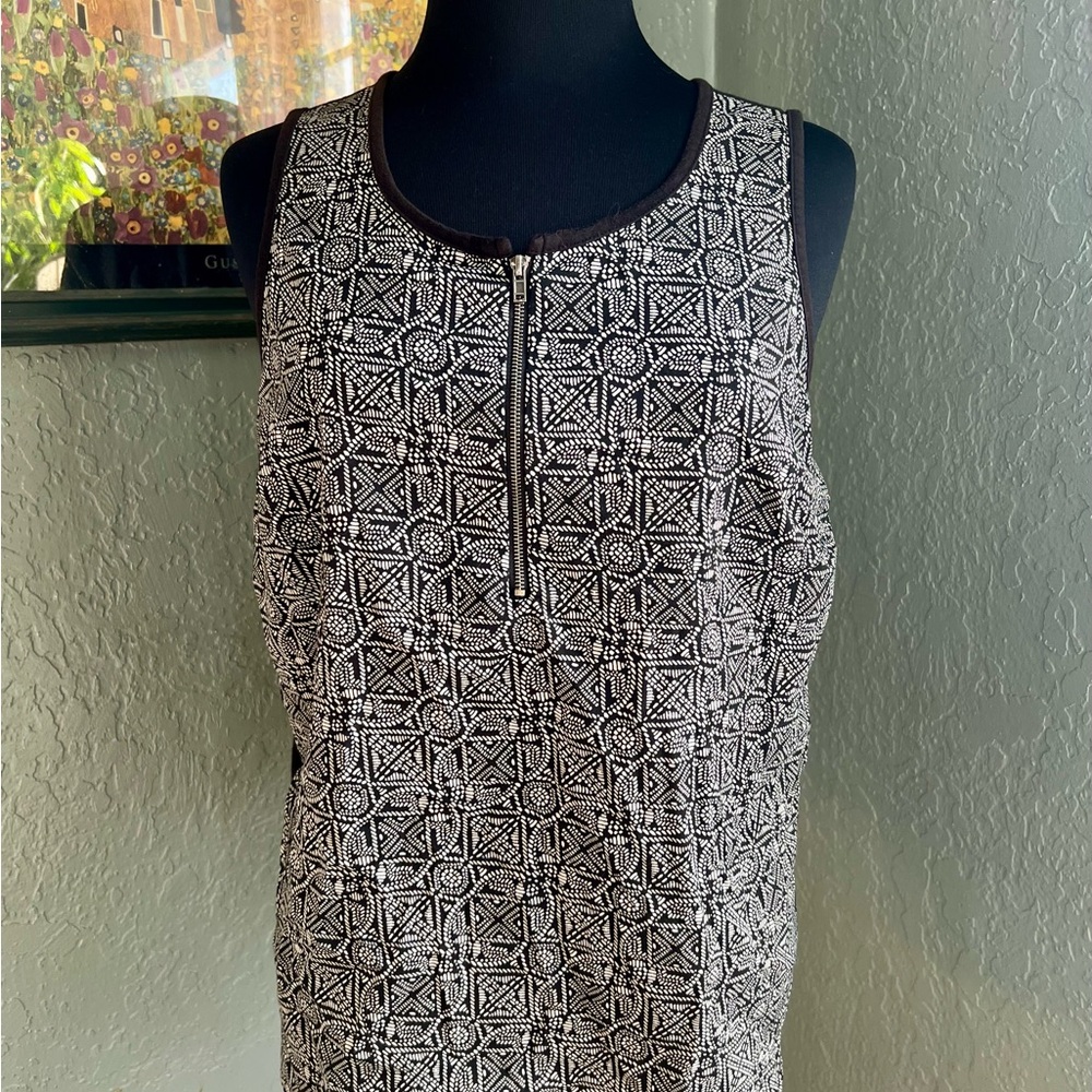 Black and White Geometric Women's Sleeveless Tank Top w/ Zipper Front